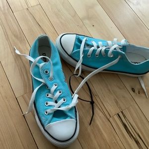 NWT converse shoes